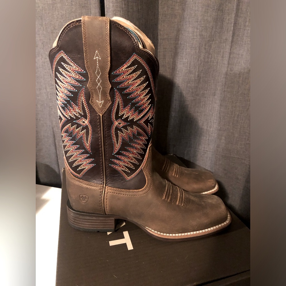 Women’s Ariat Wide Square Toe Boots